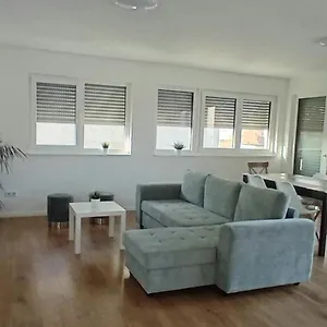  Apartment Neubau Mit Terasse, Privater Eingang,parkplatz,kueche